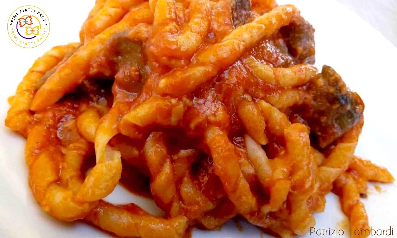 fusilli con melanzane e salsiccia