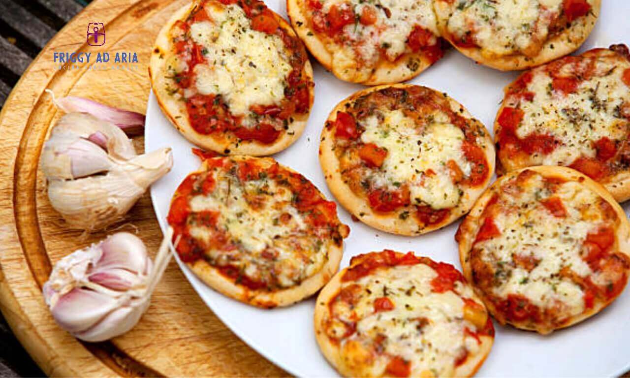 Pizzette con yogurt greco in friggitrice ad aria