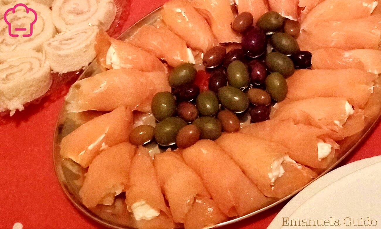 Rotolini di salmone, l'antipasto furbissimo (e facilissimo) dell'ultimo minuto Rotolini di salmone