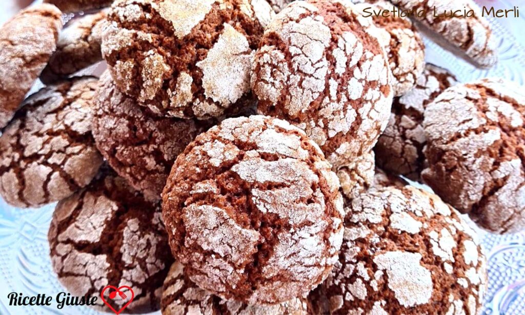 Biscotti con le crepe al cioccolato