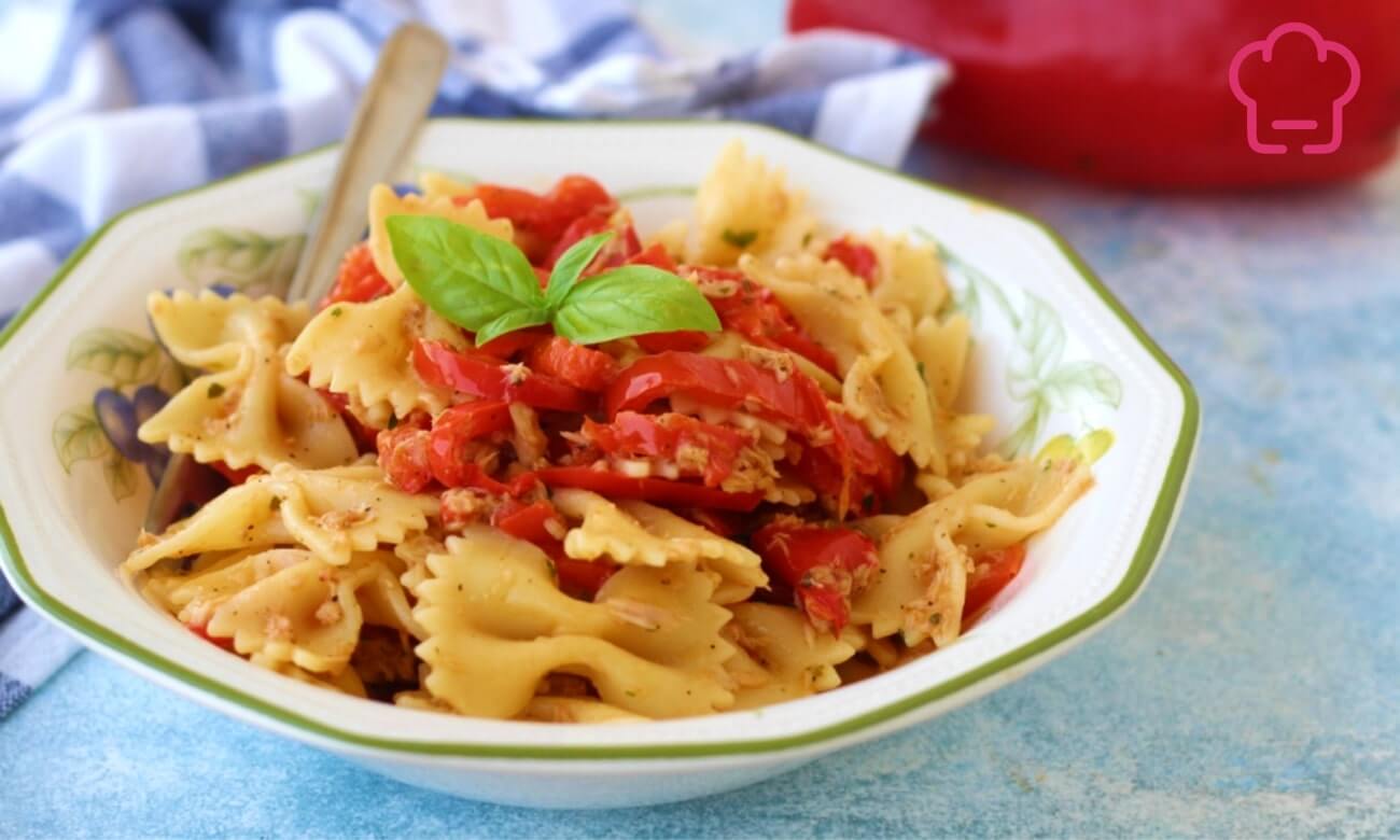 Pasta con peperoni e tonno