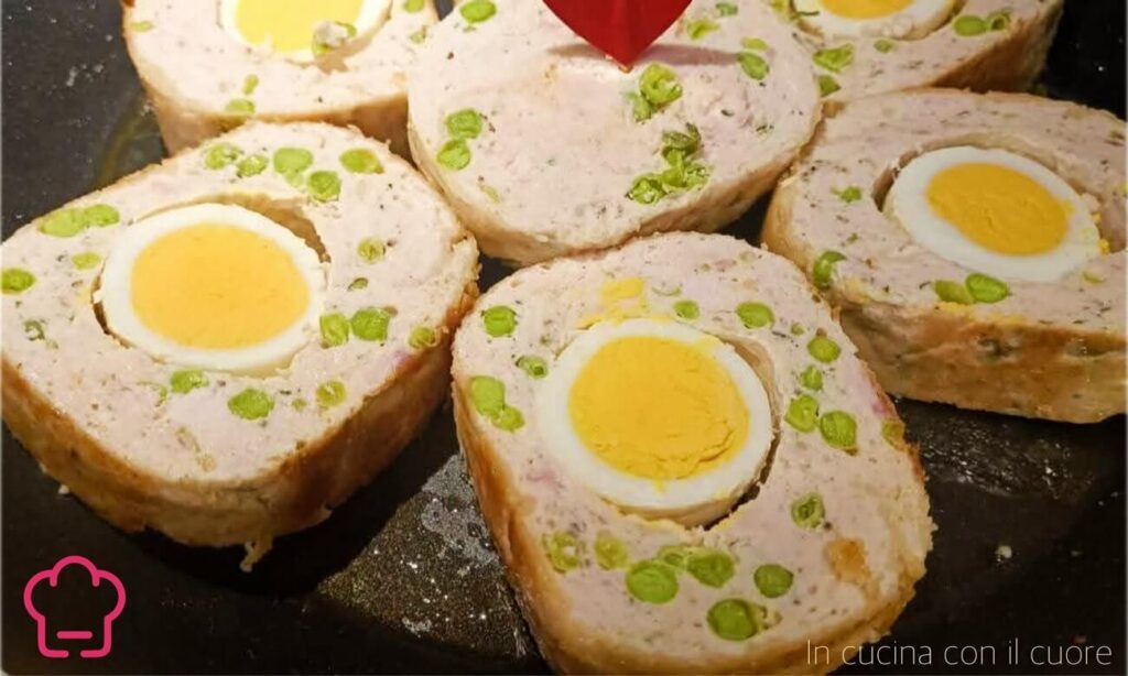 Polpettone di pollo con piselli e uova sode Polpettone di pollo con piselli e uova sode