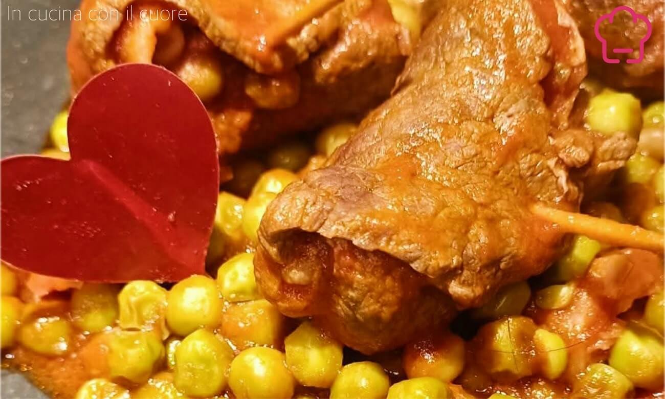 Involtini di carne con speck e piselli