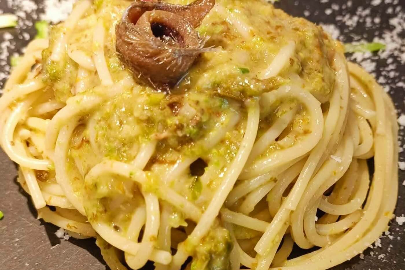 spaghetti fiori di zucca e alici