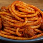 Sciuรจ sciuรจ sรฌ, ma che profuma di cucina della nonna: bigoli al sugo e polpettine bigoli al sugo e polpettine