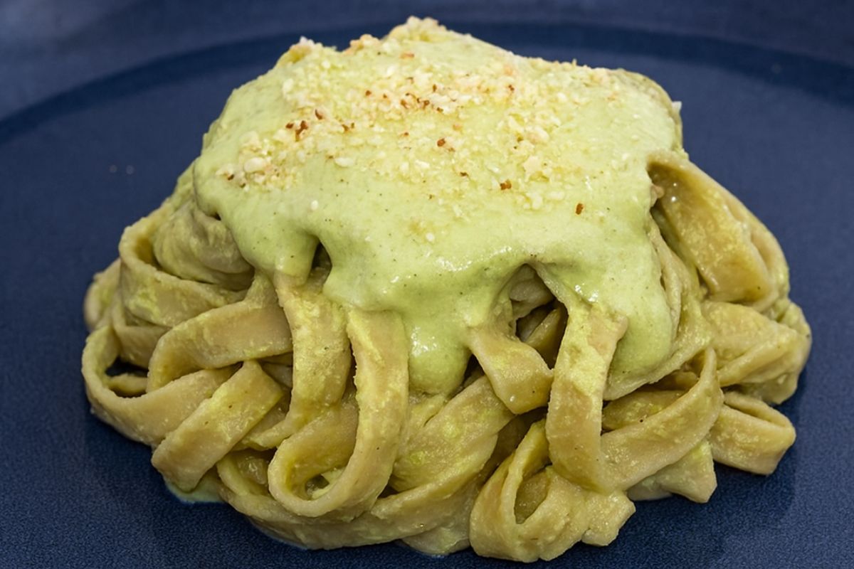 tagliatelle con pesto di fave