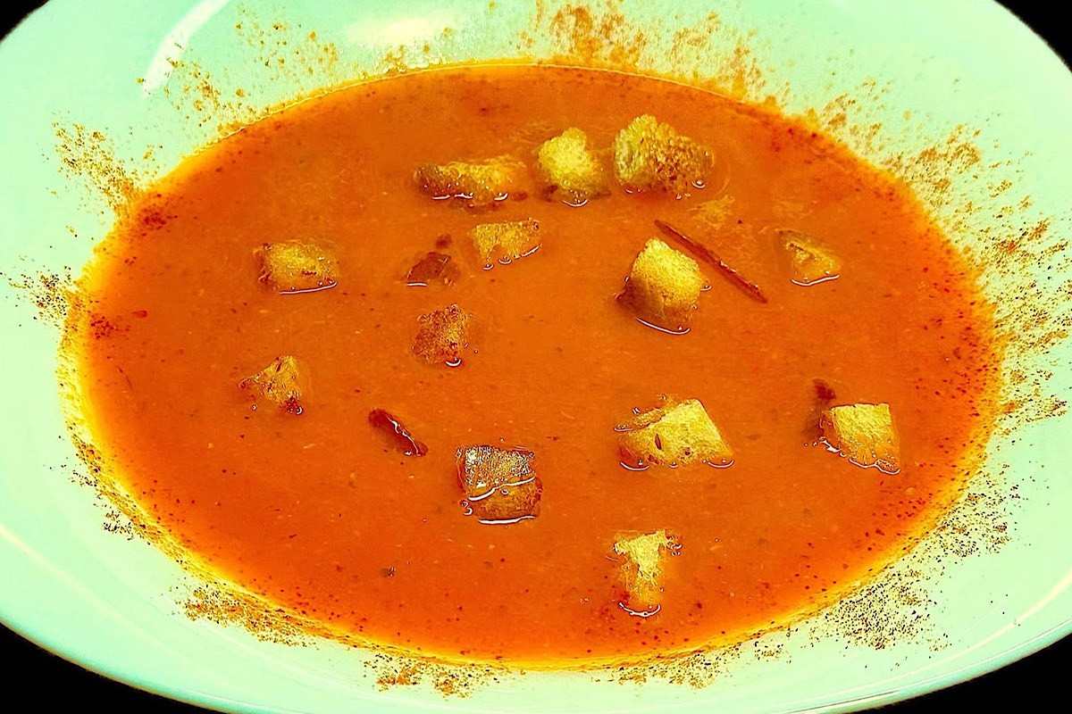 vellutata di pomodori con crostini