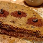 Più di una semplice crostata: è il maxi cookie al cacao con cuore di crema crostata morbida
