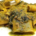 Cremosi e profumati: paccheri con tonno e agretti, pronti in pochi minuti pasta