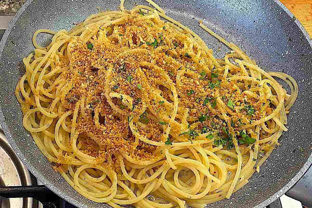 spaghetti con pangrattato