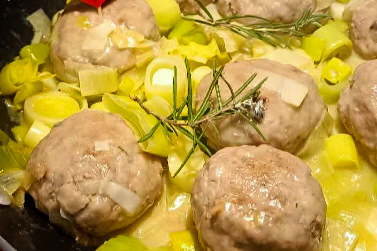 Polpette con porri e rosmarino