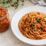 Il ragù al tonno che ti salverà l'estate, quando farà troppo caldo: preparalo ora con il Bimby Ragù al tonno con il Bimby