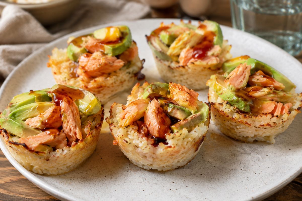 Cestini di riso con salmone e avocado