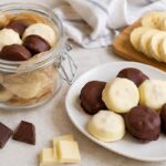 Questi bocconcini gelato si fanno in anticipo e li mangia anche chi è a dieta! Snack con banane, cioccolato e burro di arachidi