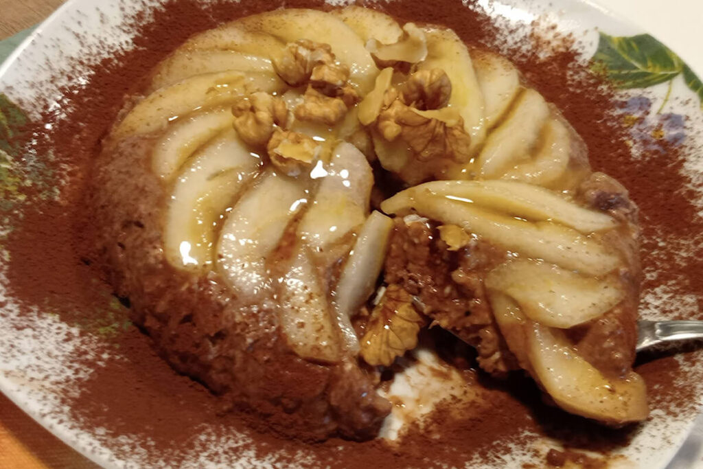Torrino al cacao con noci e pere