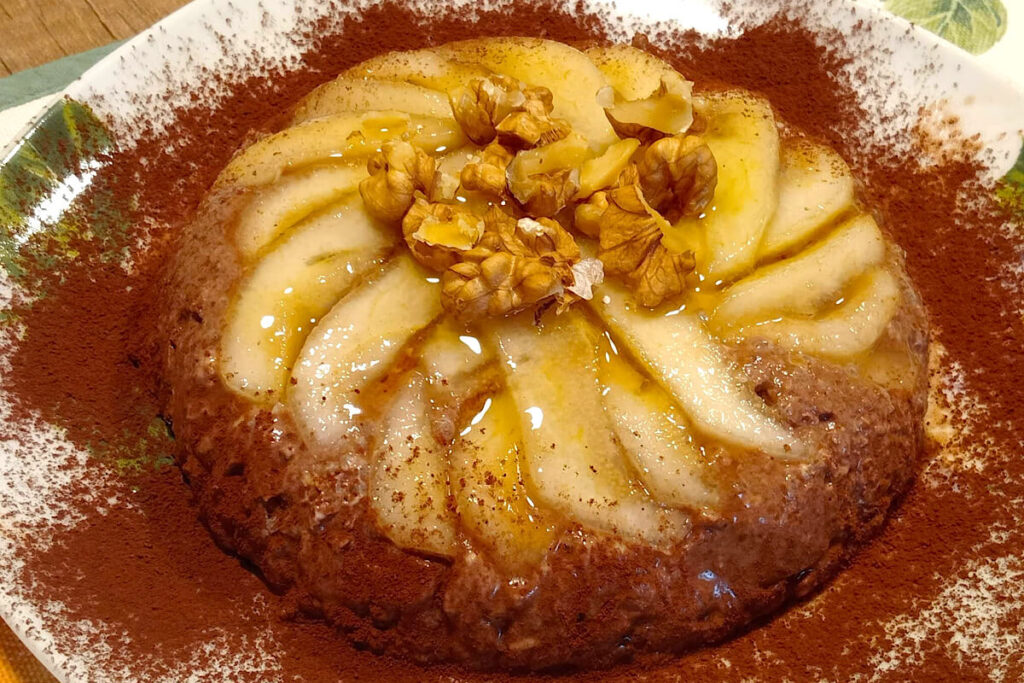 Torrino al cacao con noci e pere